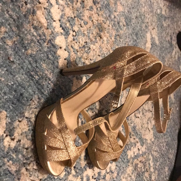 Gold heels - Picture 6 of 7